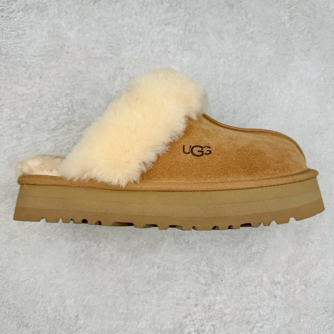 Pick up locally 💰520 UGG 2550 Star thick-soled autumn and winter sheep fur integrated snow boots. All shoes are made from ZP. Longfeng A-grade Australian imported sheep fur integrated brand OEM production line. Fully follow the ZP process. OEM original pattern maker adheres to the principle of no original shoes and no development selection. Pay attention to every detail. The most authentic TREADLITE "light wing" technology outsole on the market. Lightweight/durable/flexible/pile size: 35 36 37 38 39 40 Coding: by2936060